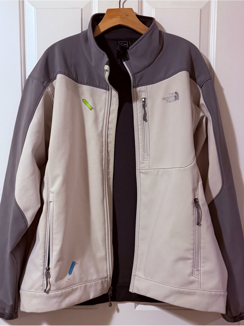 The North Face Men’s  apex Two-Tone Gray & Cream Softshell Jacket  xl  pre owned